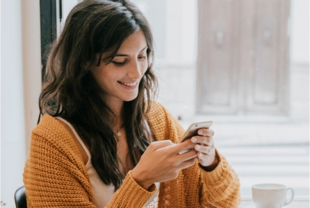 woman-with-mobile-phone-img